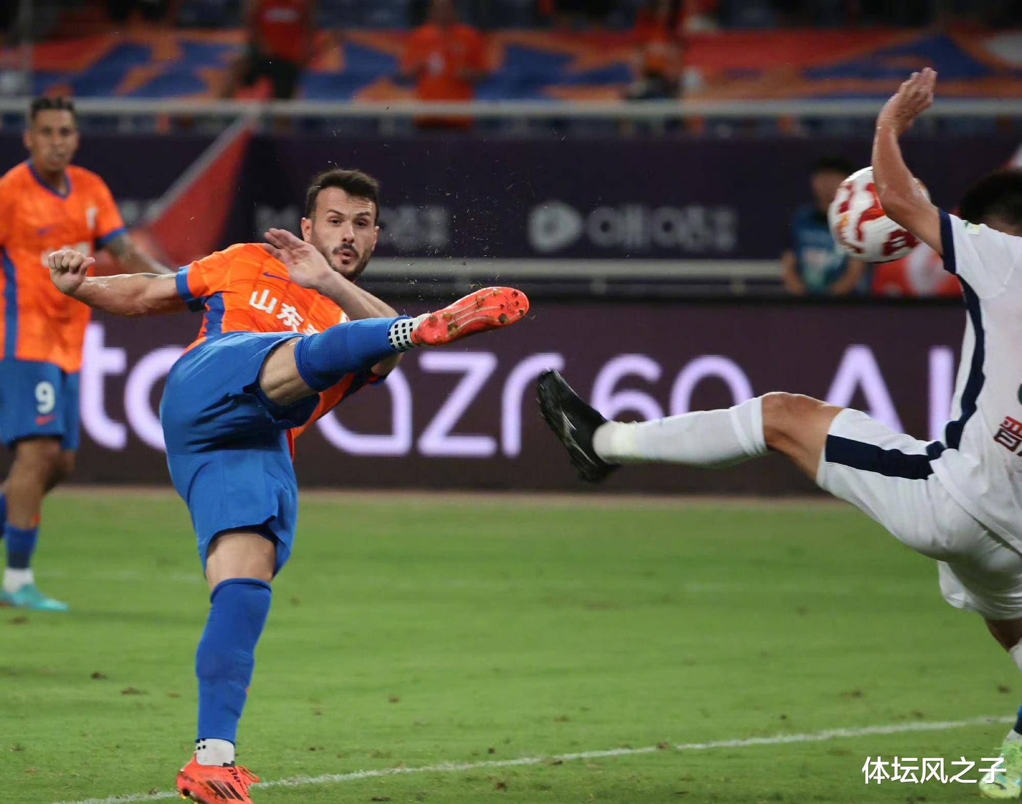 今晚体能课后,山东泰山强势反弹备战意大利杯,引发热议,资深球员宣示担当的简单介绍 今晚体能课后,山东泰山强势反弹备战意大利杯,引发热议,资深球员宣示担当的简单介绍