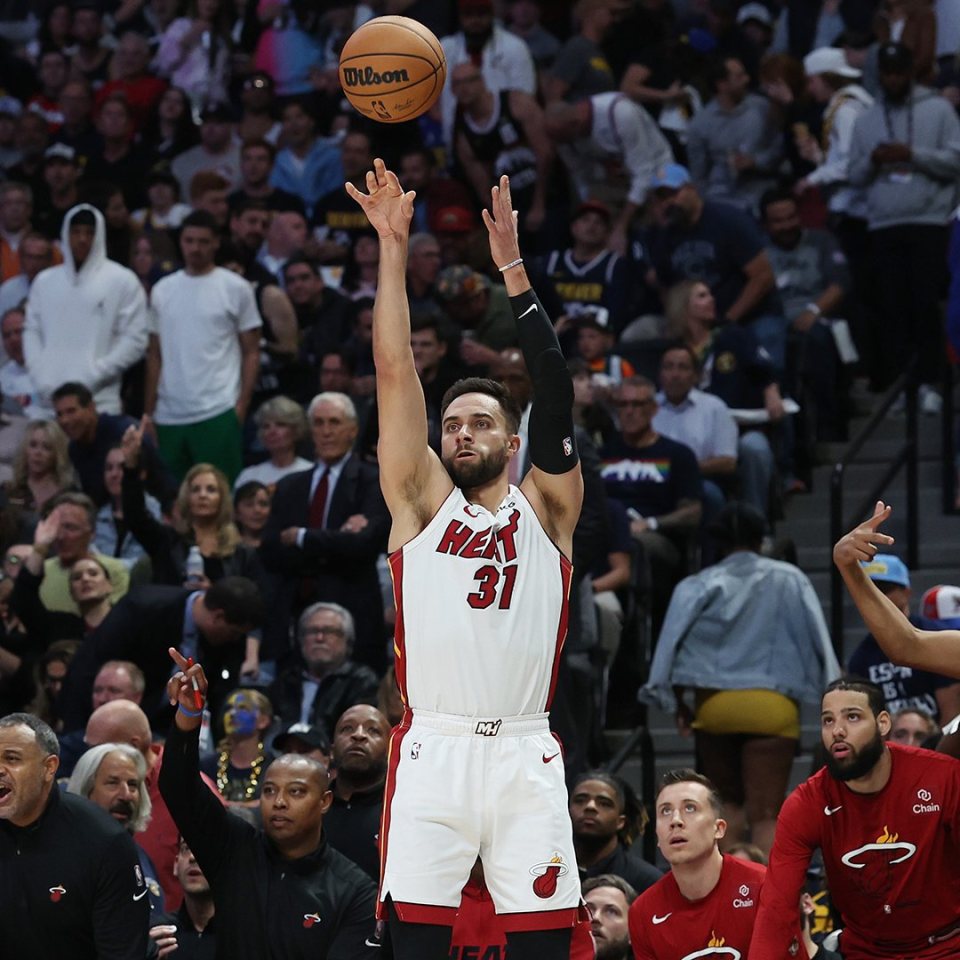 爱游戏体育浙江稠州训练开放日；今夜外线爆发引欢呼；欧篮联在即；阵容厚度经受考验的简单介绍